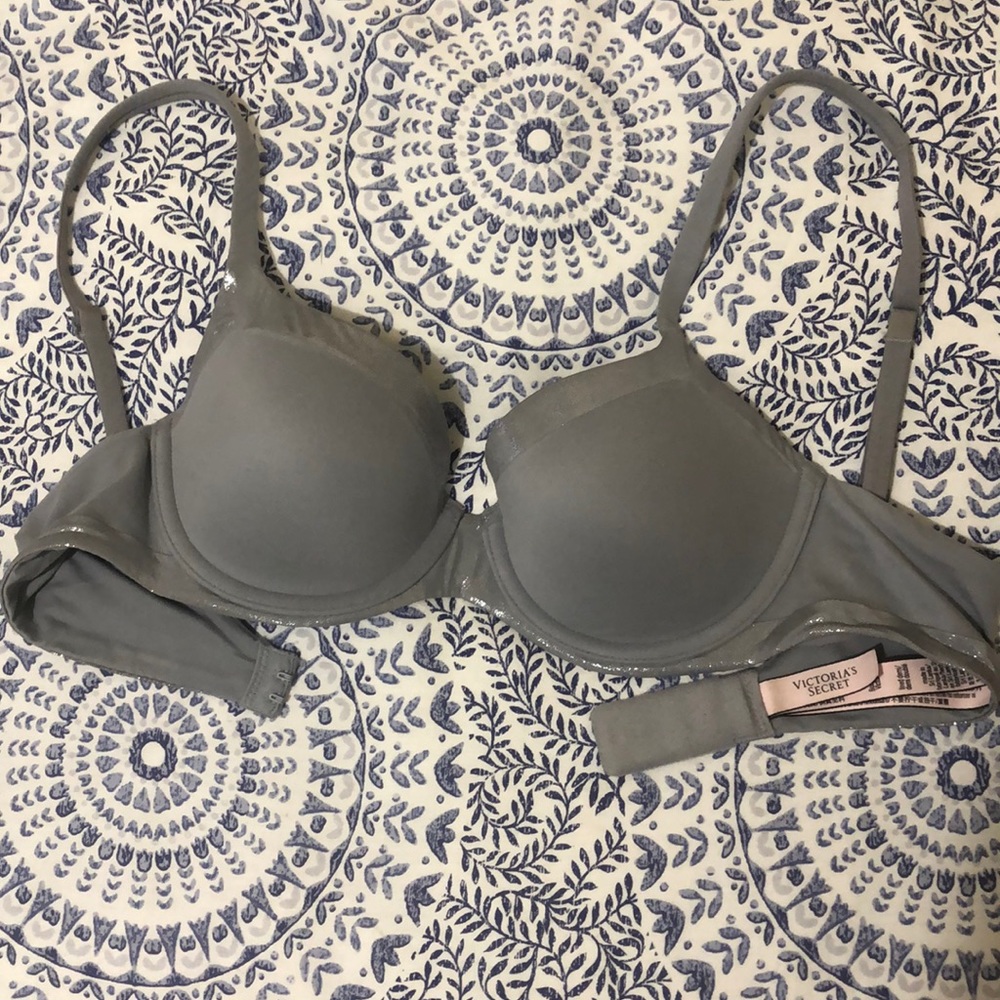 Like NEW grey Victoria secret bra 34B